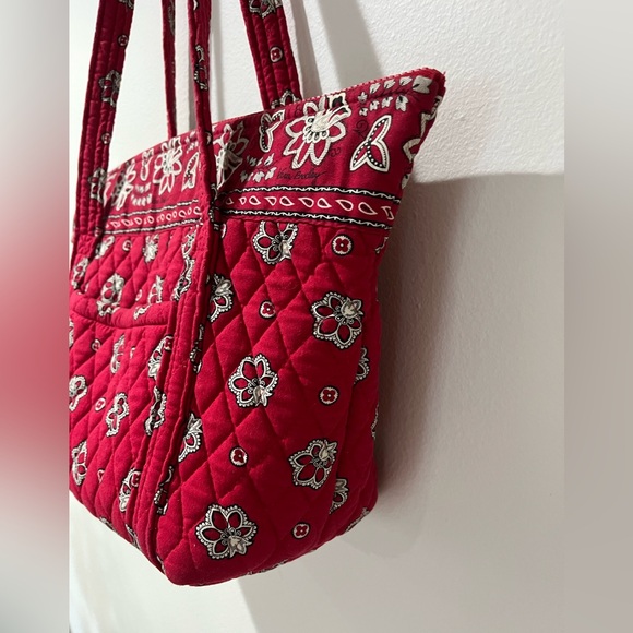 Vera Bradley Iconic Vera Tote Red and White Paisley Quilted Bag - Picture 4 of 6